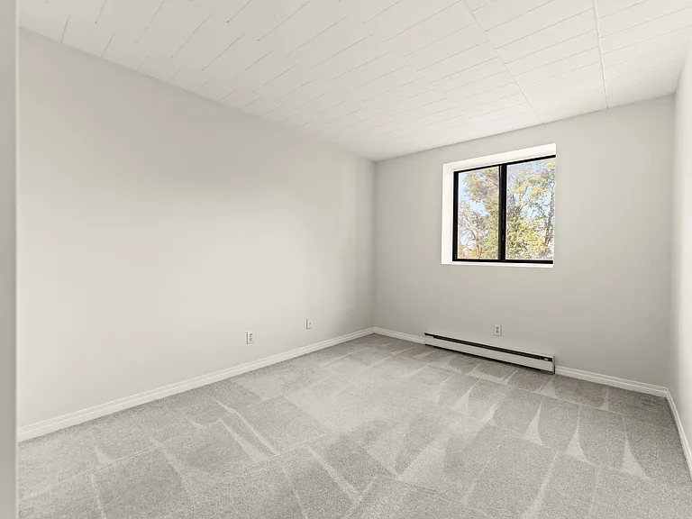 3165 Russell St — Photo 15