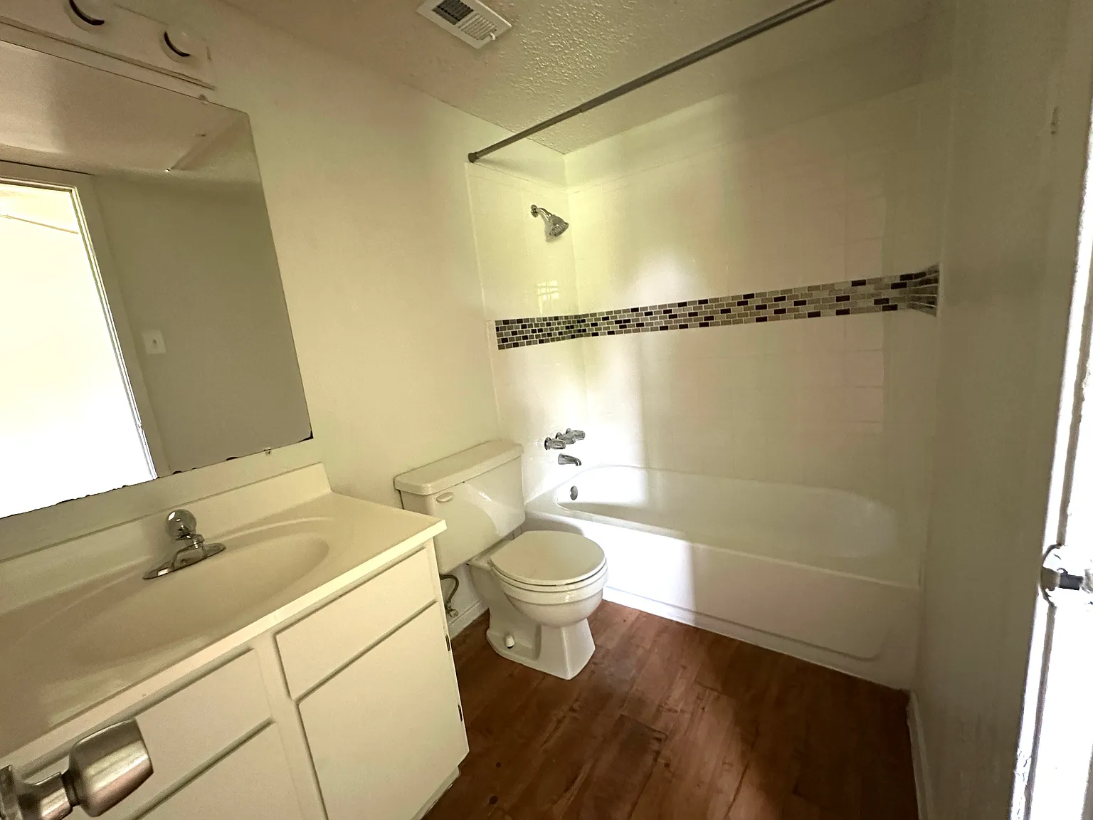 1 bed, 650 sqft, $950 — Photo 4