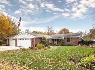 11616 Robin Hood Dr, Dubuque, IA 52001