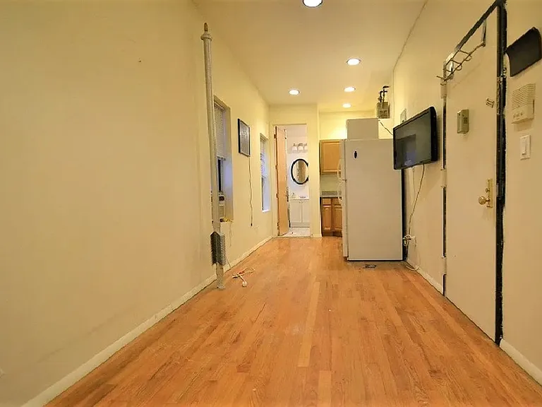 534 W 50th St #5A — Photo 4
