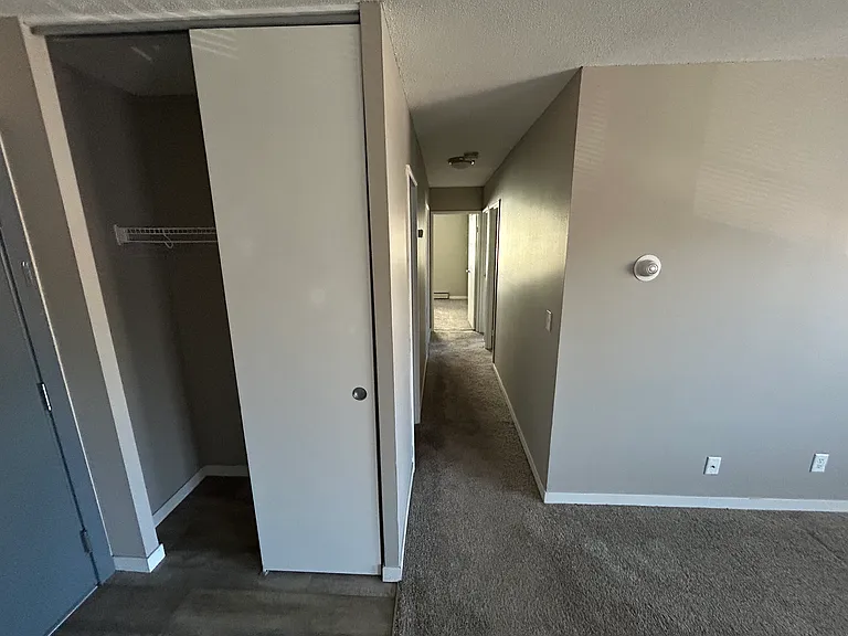 410 Apartments — Photo 33