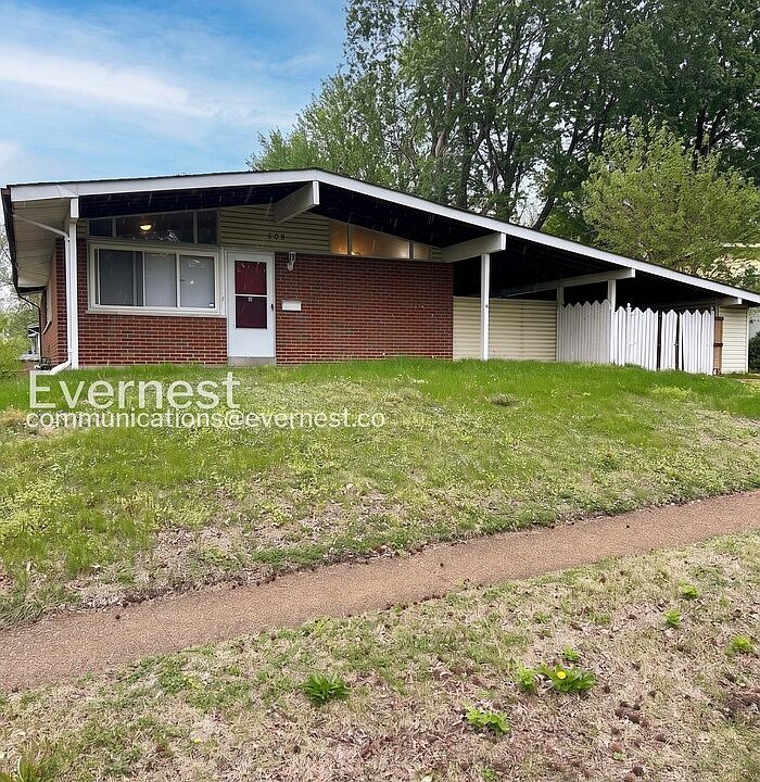 1st image of 560 Jamaica Pl