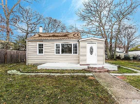 3rd image of 161 Geery Ave