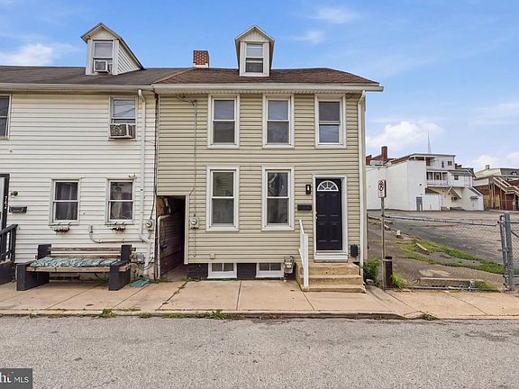 2nd image of 740 E Clarke Ave