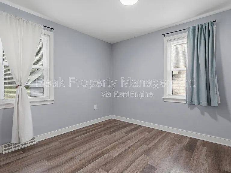 421 Saint Luke St — Photo 13