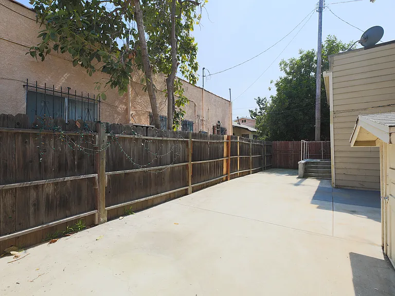 2626 S Budlong Ave #4 — Photo 25