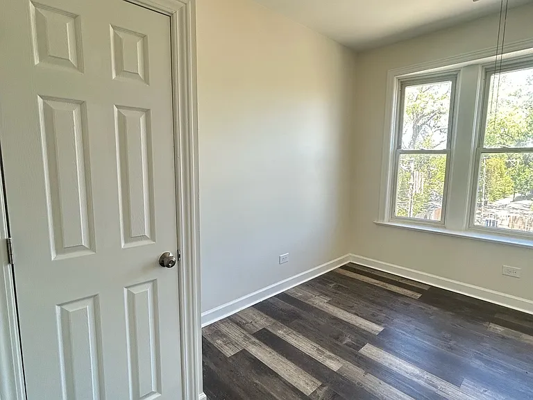 841 W 61st St #3 — Photo 11