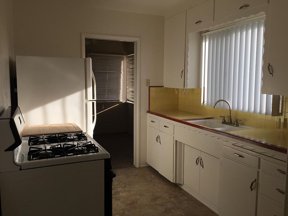 2nd image of 129 Bennett Ave