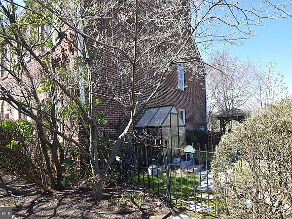 2nd image of 333 E Pearl St Suite 9