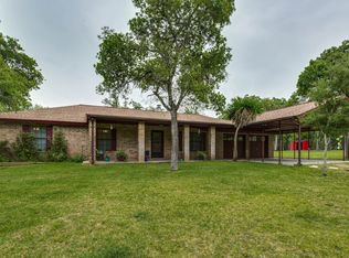 1921 Deer Trl, Floresville, TX 78114