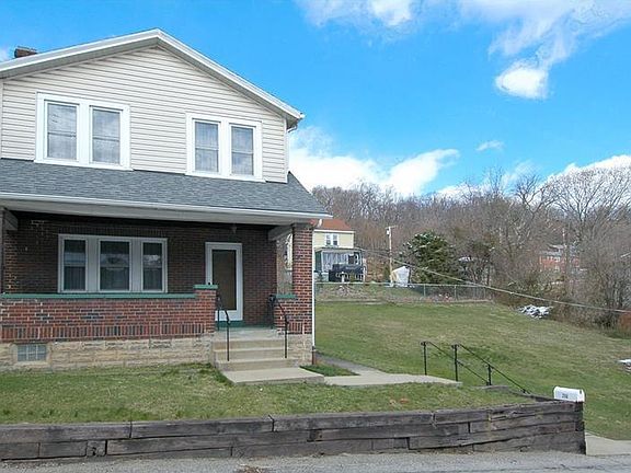 2nd image of 208 Parker St