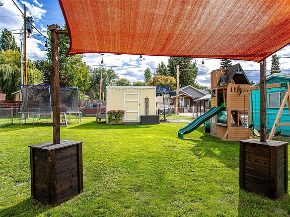 5th image of 706 10th Ave E