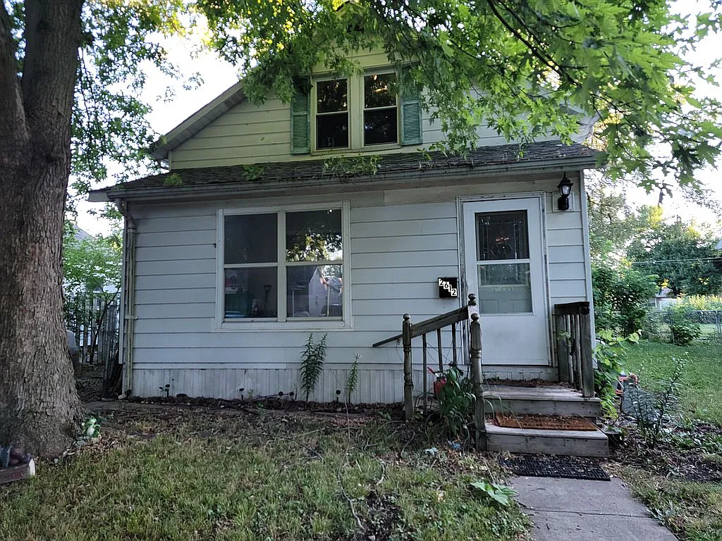 2612 Prairie Ave photo 1