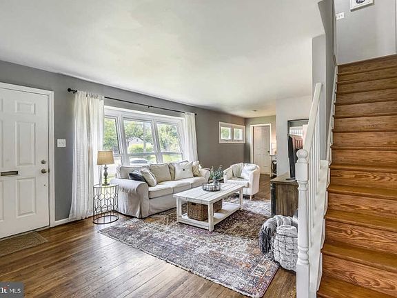 4th image of 2116 Rollins Dr