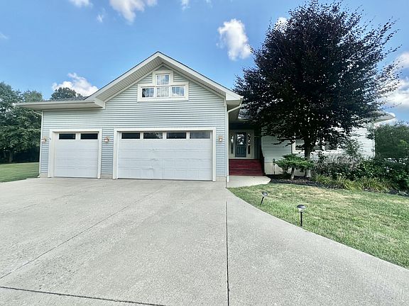 3rd image of 132 Remington Dr