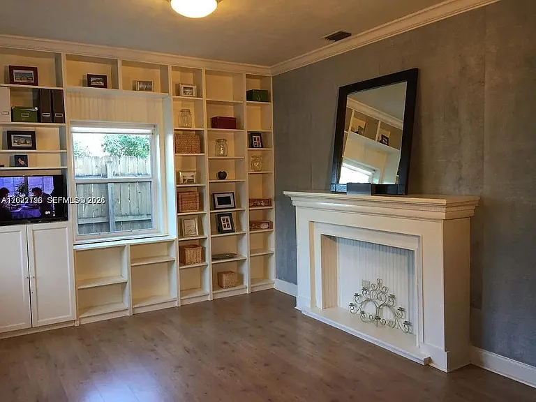 2148 NE 182nd St — Photo 17