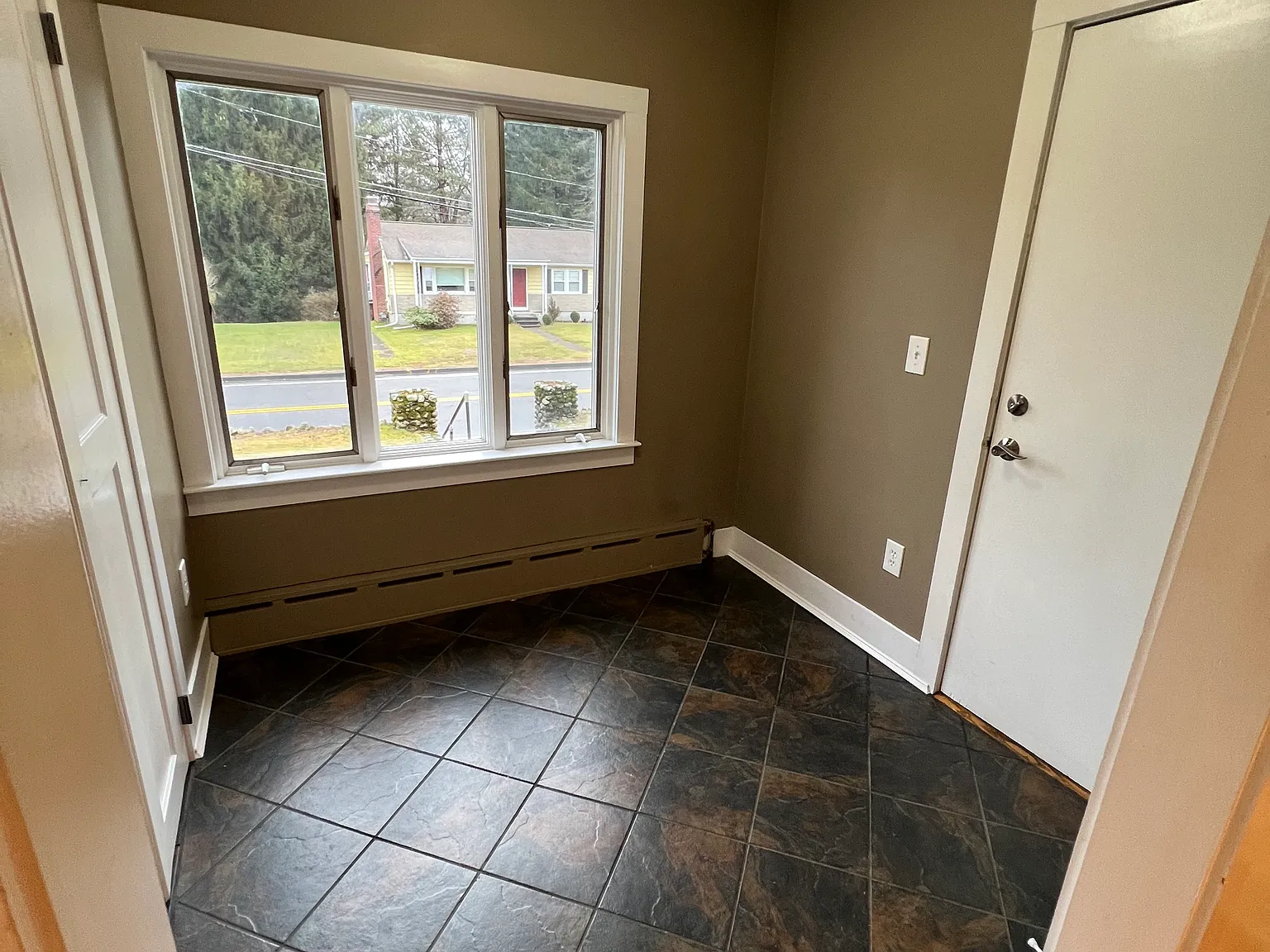 2 bed, 1300 sqft, $2,200 — Photo 3