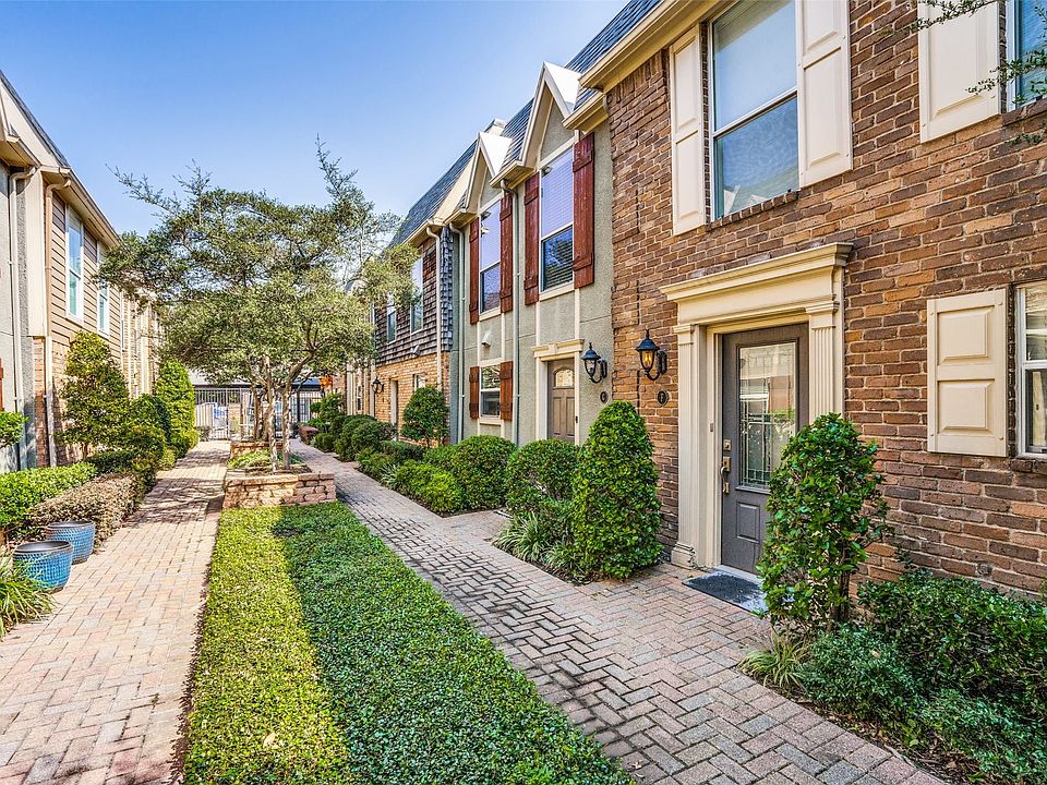 Gated boutique condo complex - North Oak Lawn