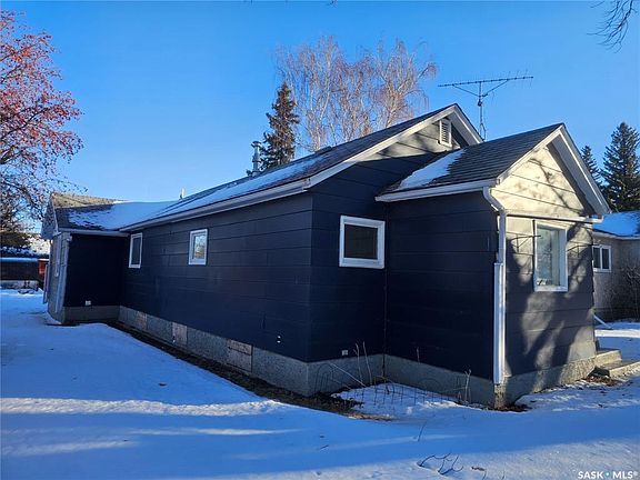 2nd image of 437 4th AVENUE E