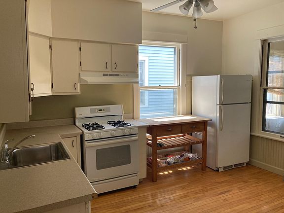 3rd image of 4322 N Albany Ave