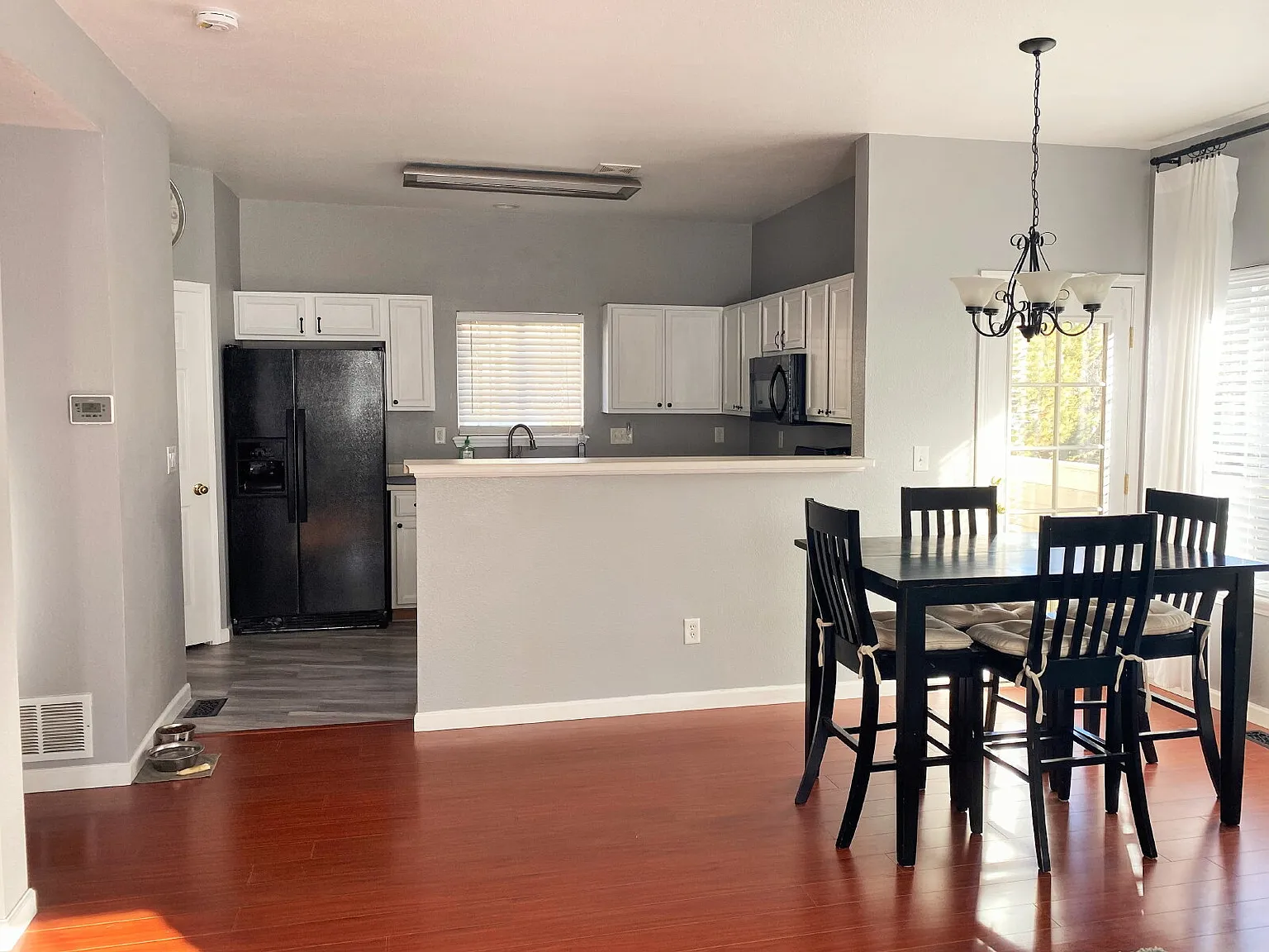 2 bed, 2.5 bath, 1488 sqft, $2,400 — Photo 4