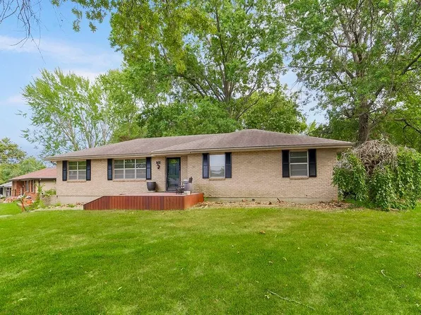 801 SE 13th St, Oak Grove, MO 64075