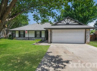 2502 Valley View Dr, Corinth, TX 76210