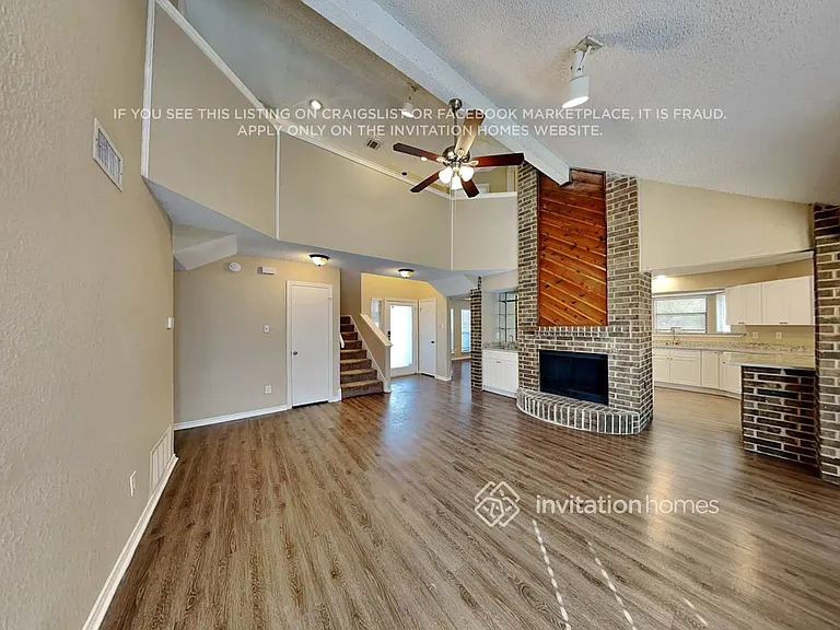 2032 Rochelle Ln — Photo 4