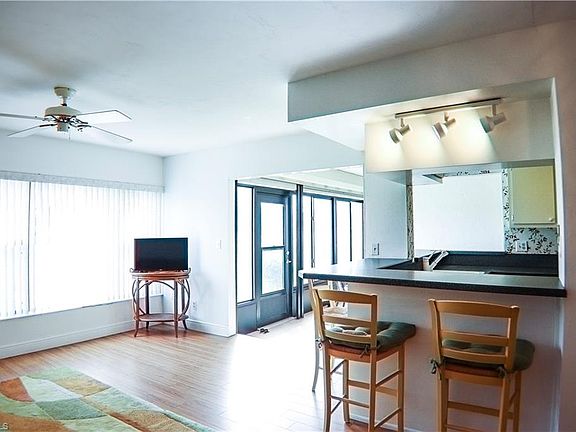 5th image of 5750 Trailwinds Dr APT 312