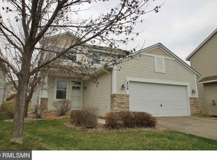 828 Newberry Ln, Chaska, MN 55318