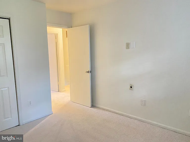 6802 Dina Leigh Ct — Photo 32