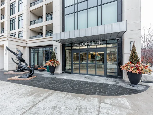 2 Old Mill Dr Unit 428, Toronto, ON M6S 0A2