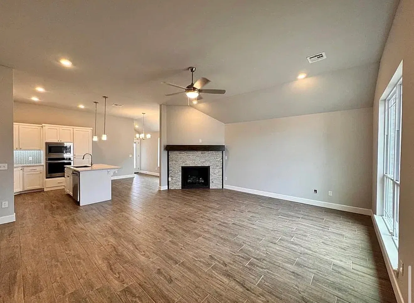 4 bed, 1701 sqft, $2,150 — Photo 4