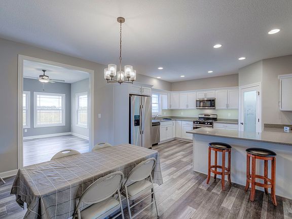 5th image of 875 Meadowbrook Ln