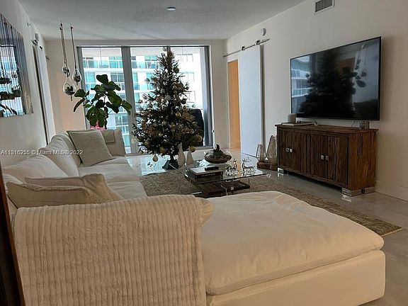 3rd image of 488 NE 18th St Unit 2109