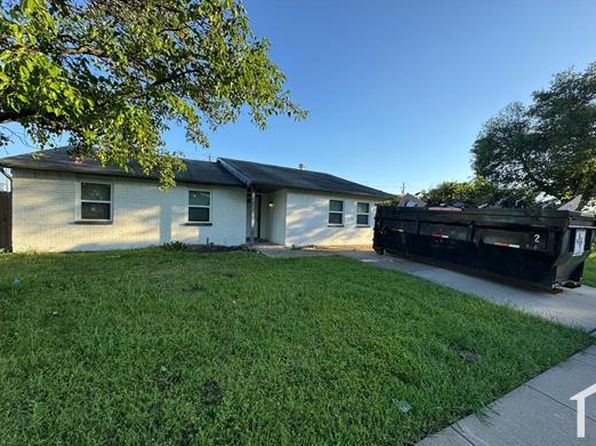 3418 Maple Ln