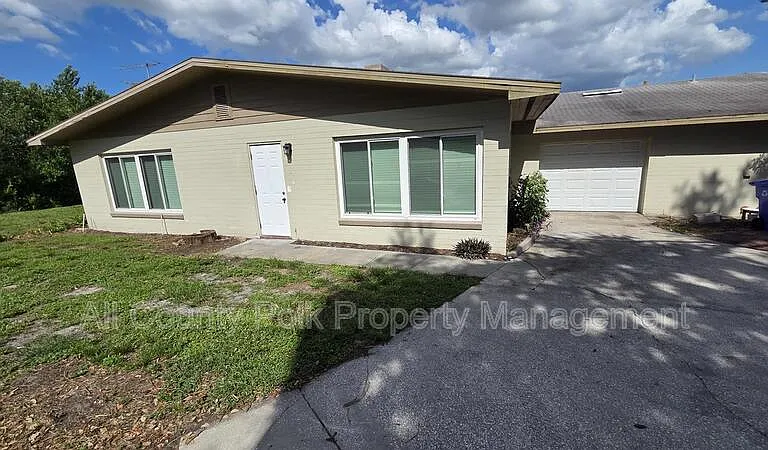 925 Sikes Blvd — Photo 1