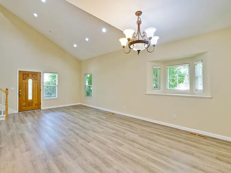 352 Beemer Ave — Photo 9