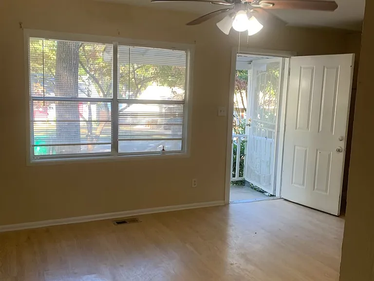 965 Martha Dr — Photo 3