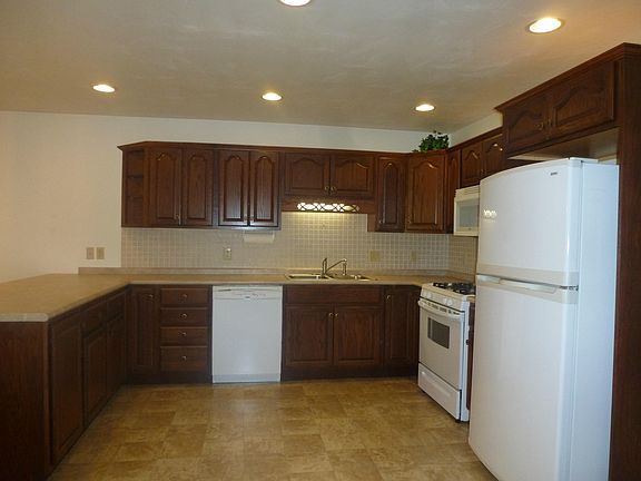 4th image of 6 E Amanda Ct