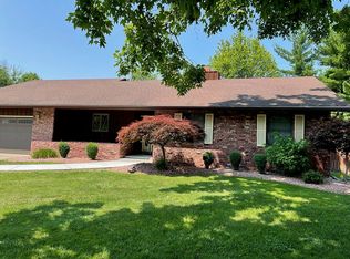 304 Linden Ln, Mattoon, IL 61938