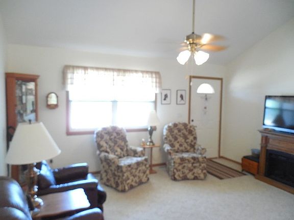 5th image of 2105 Fox Chase Dr