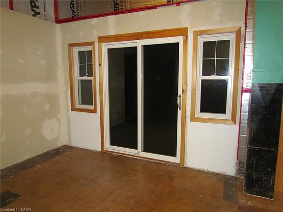 3rd image of 1523 Lakeshore Rd