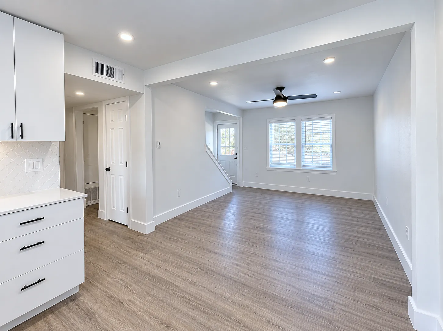10 bed, 7.5 bath, 3709 sqft, $13,500 — Photo 4