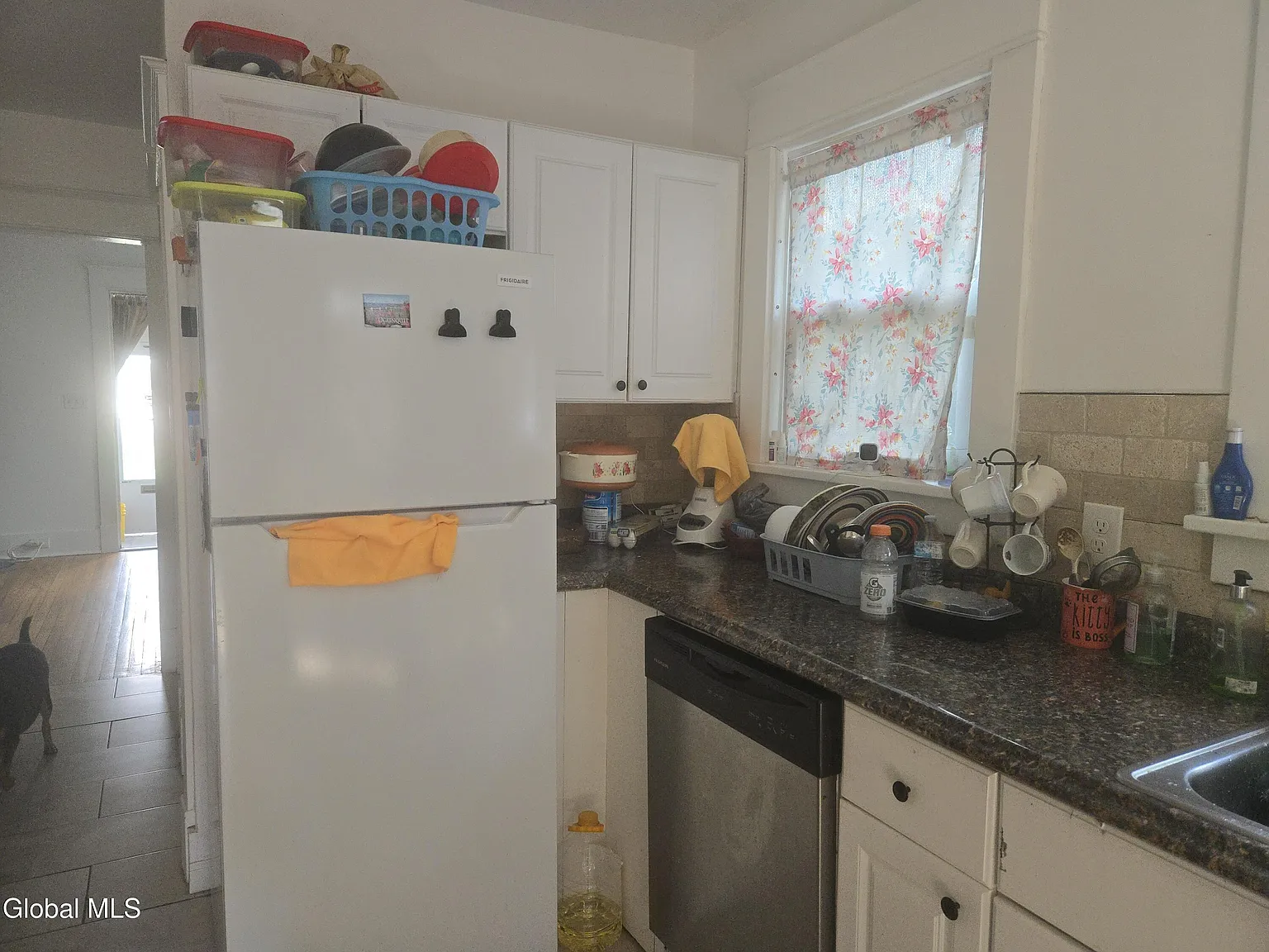 4 bed, 1.5 bath, 1300 sqft, $3,000 — Photo 4
