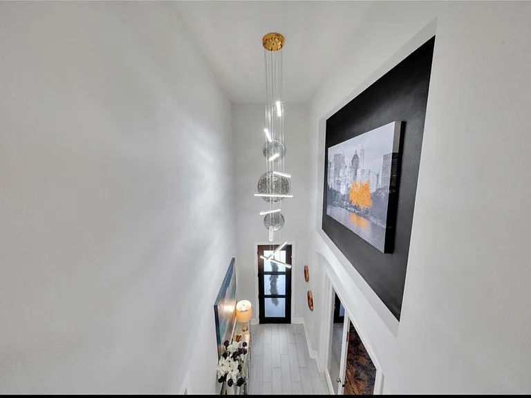 8826 Forest Side Dr — Photo 2