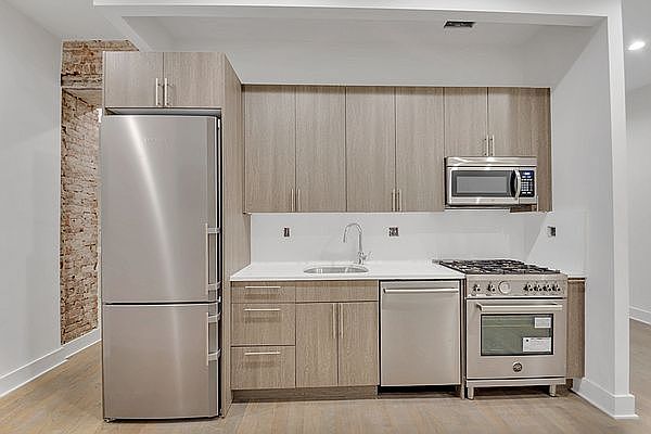 1st image of 121 Madison Ave APT 9I
