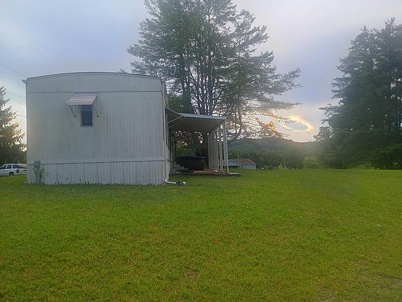 3rd image of 400 David Crockett Rd
