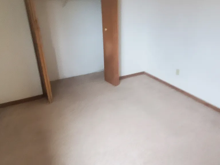 1097 Oakview Dr — Photo 8