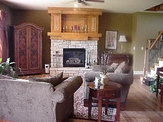 3rd image of 15913 Eby St